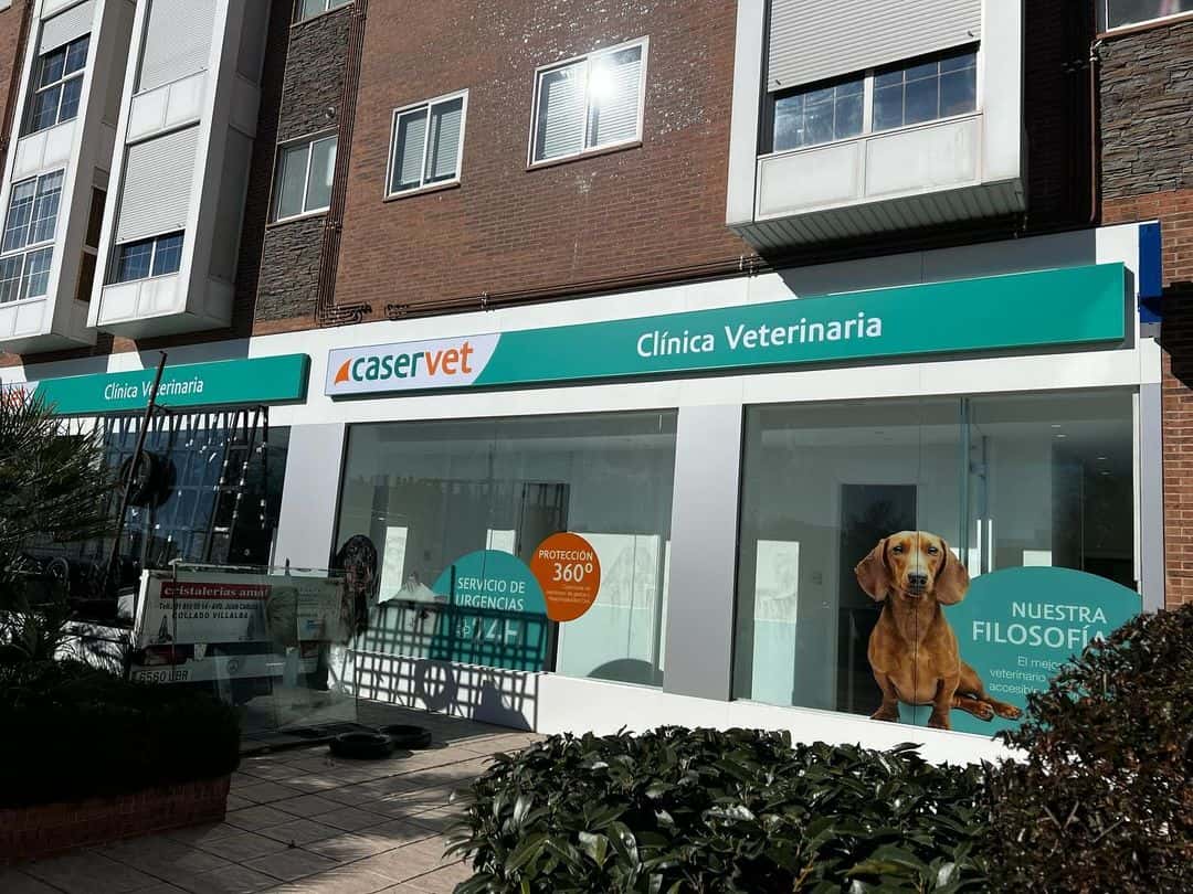 clinica   hospital veterinario caservet sanchinarro veterinario hospital cerca de madrid principalImage ADOPTA Sitios Pet Friendly