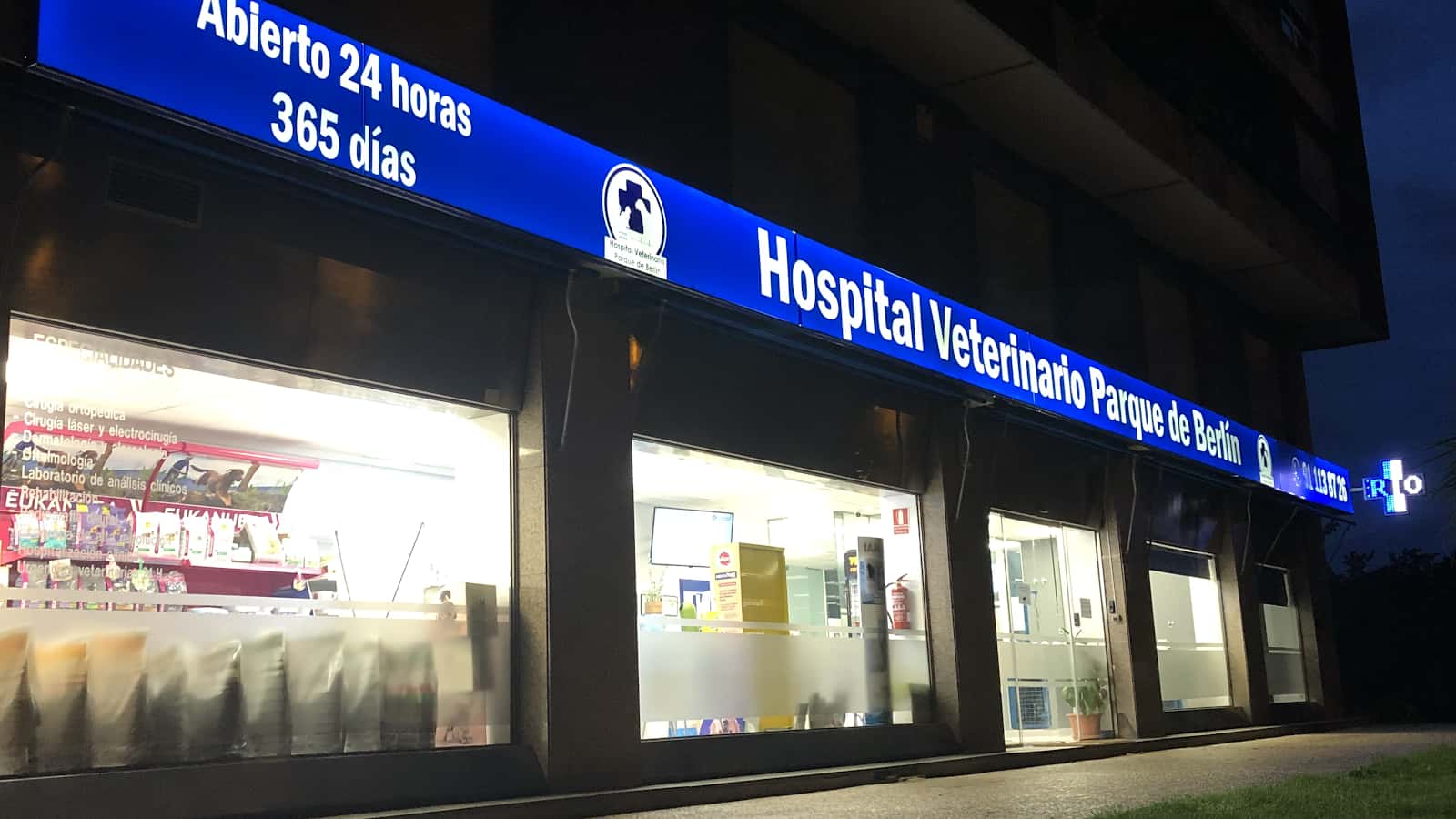 hospital veterinario parque de berlin veterinario hospital cerca de madrid principalImage ADOPTA Sitios Pet Friendly