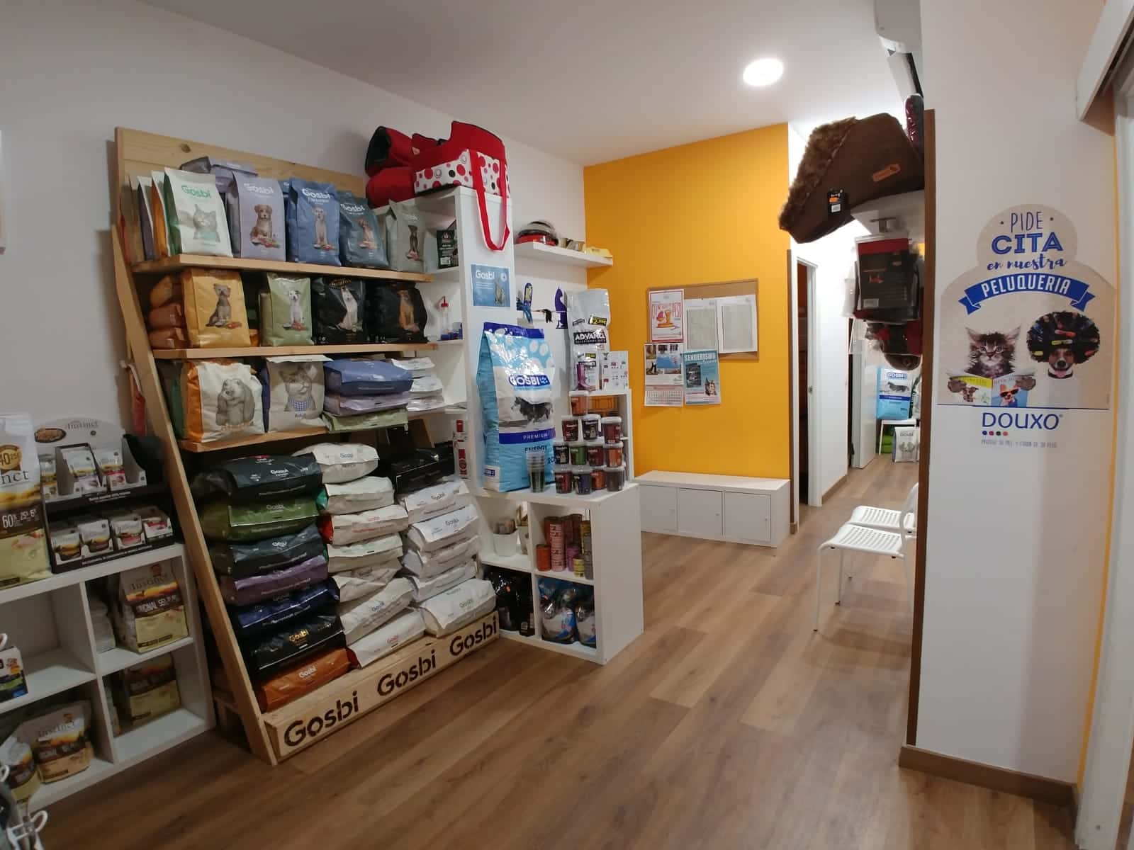 centro veterinario las   huellas veterinario centro en san agustin del guadalix en madrid principalImage ADOPTA Sitios Pet Friendly