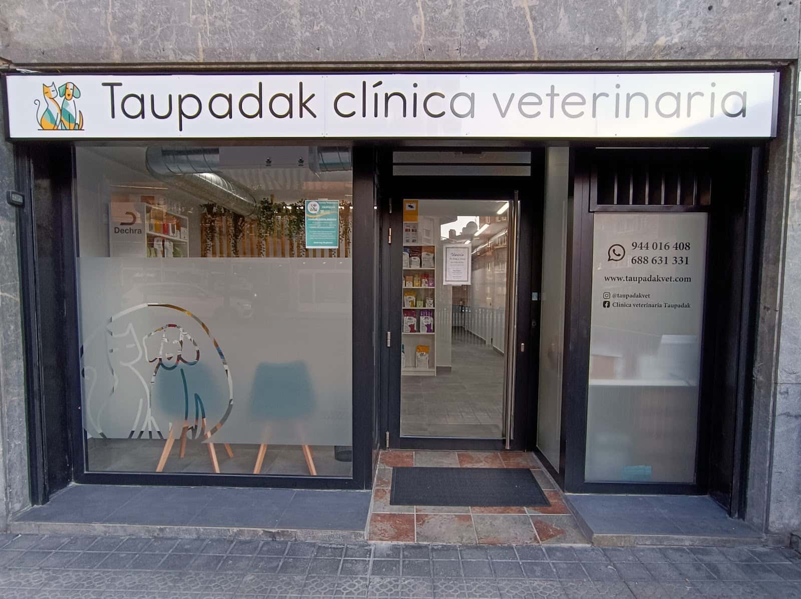 clinica veterinaria taupadak veterinario clinica en bilbo en bizkaia principalImage ADOPTA Sitios Pet Friendly