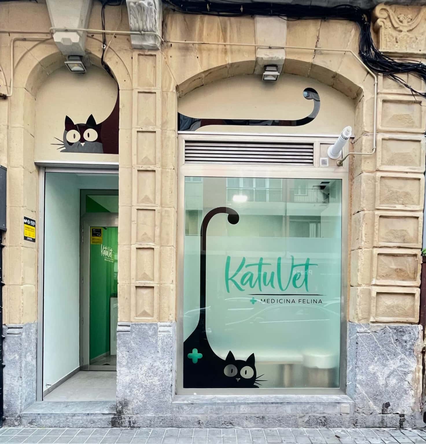 clinica veterinaria katuvet veterinario clinica en bilbo en bizkaia principalImage ADOPTA Sitios Pet Friendly