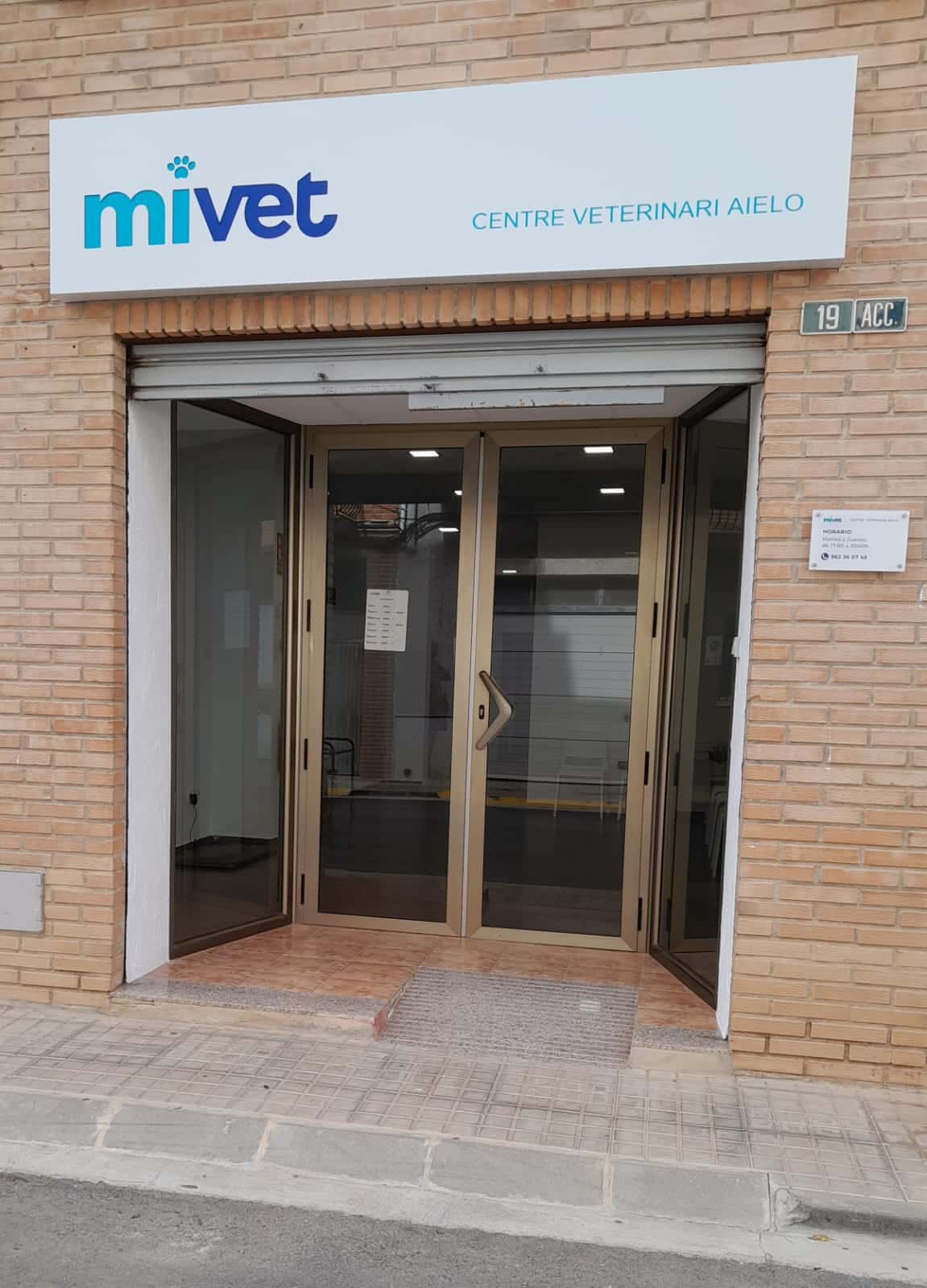 centre veterinari d aielo de malferit  mivet veterinario centro en aielo de malferit en valencia principalImage ADOPTA Sitios Pet Friendly