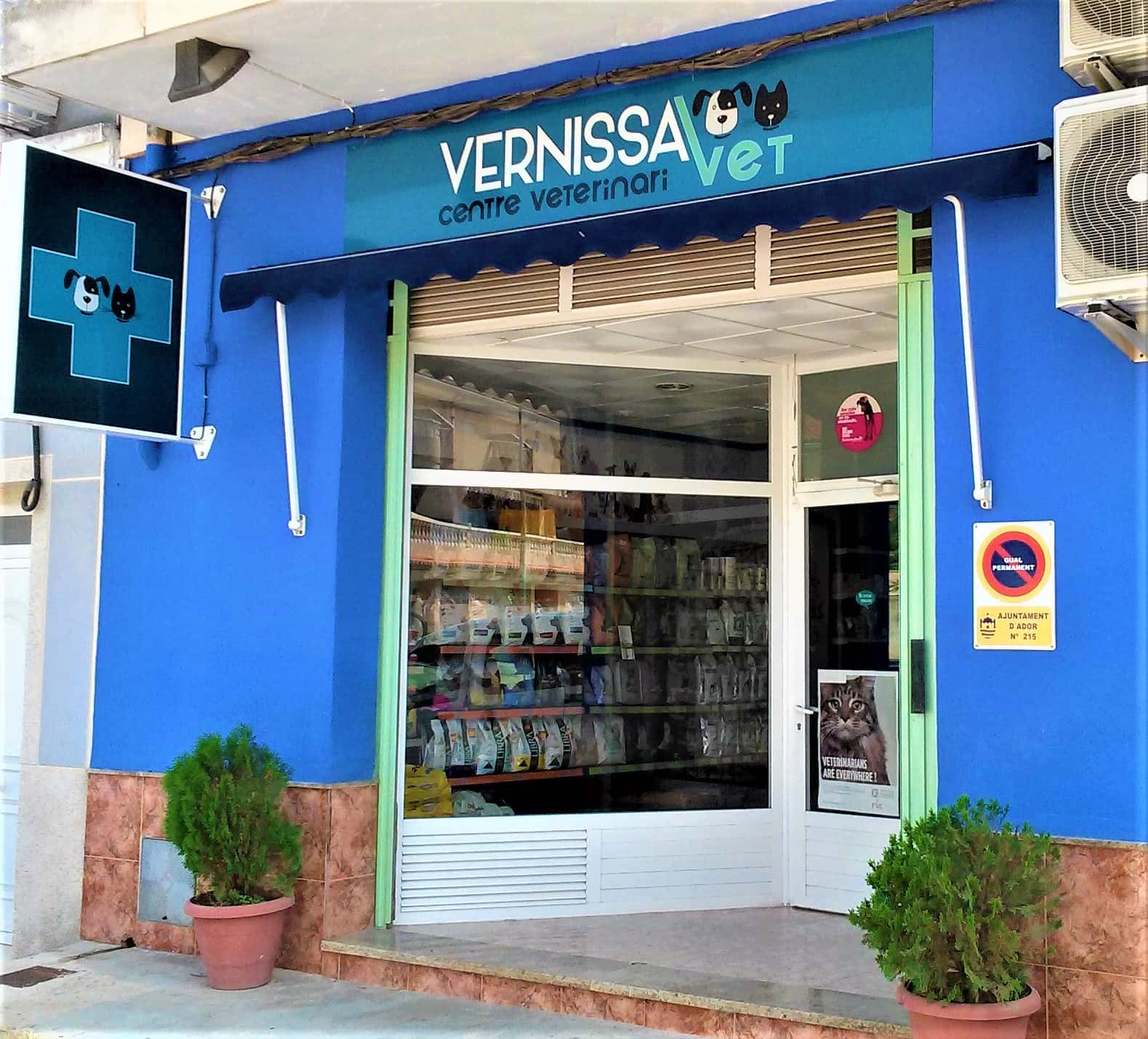 vernissavet centro veterinario veterinario centro en ador en valencia principalImage ADOPTA Sitios Pet Friendly