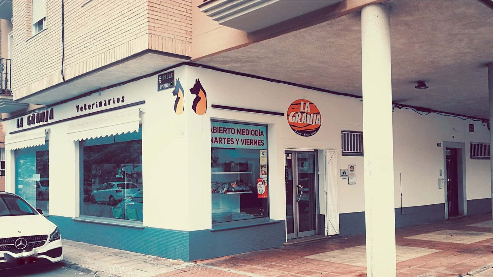 clinica veterinaria la granja veterinario clinica en santomera en murcia principalImage ADOPTA Sitios Pet Friendly
