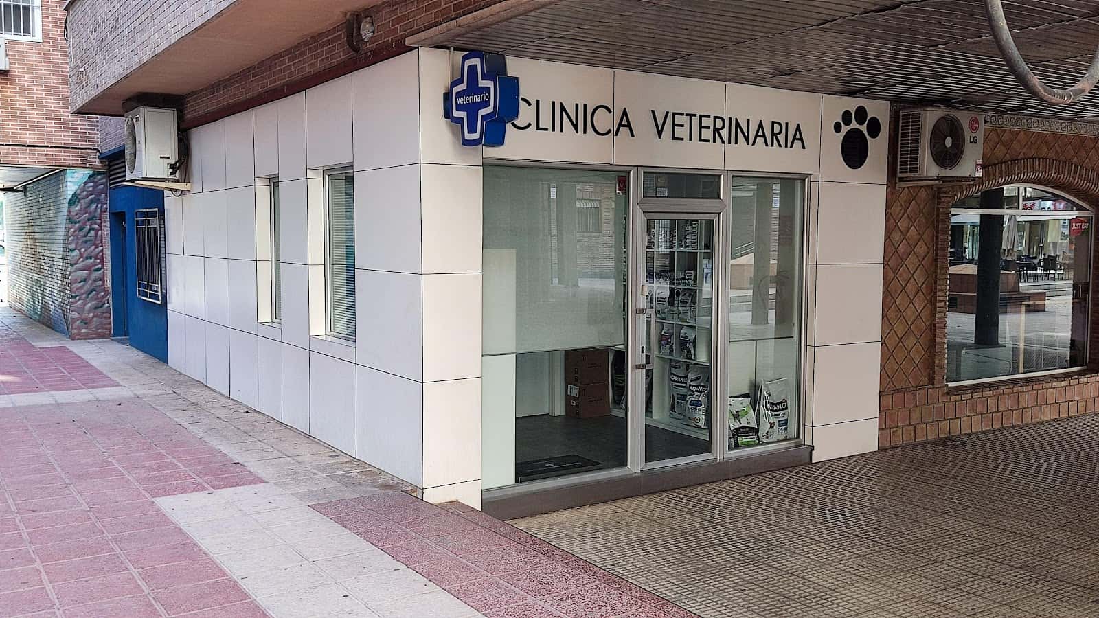 Antonio Albaladejo CLÍNICA VETERINARIA