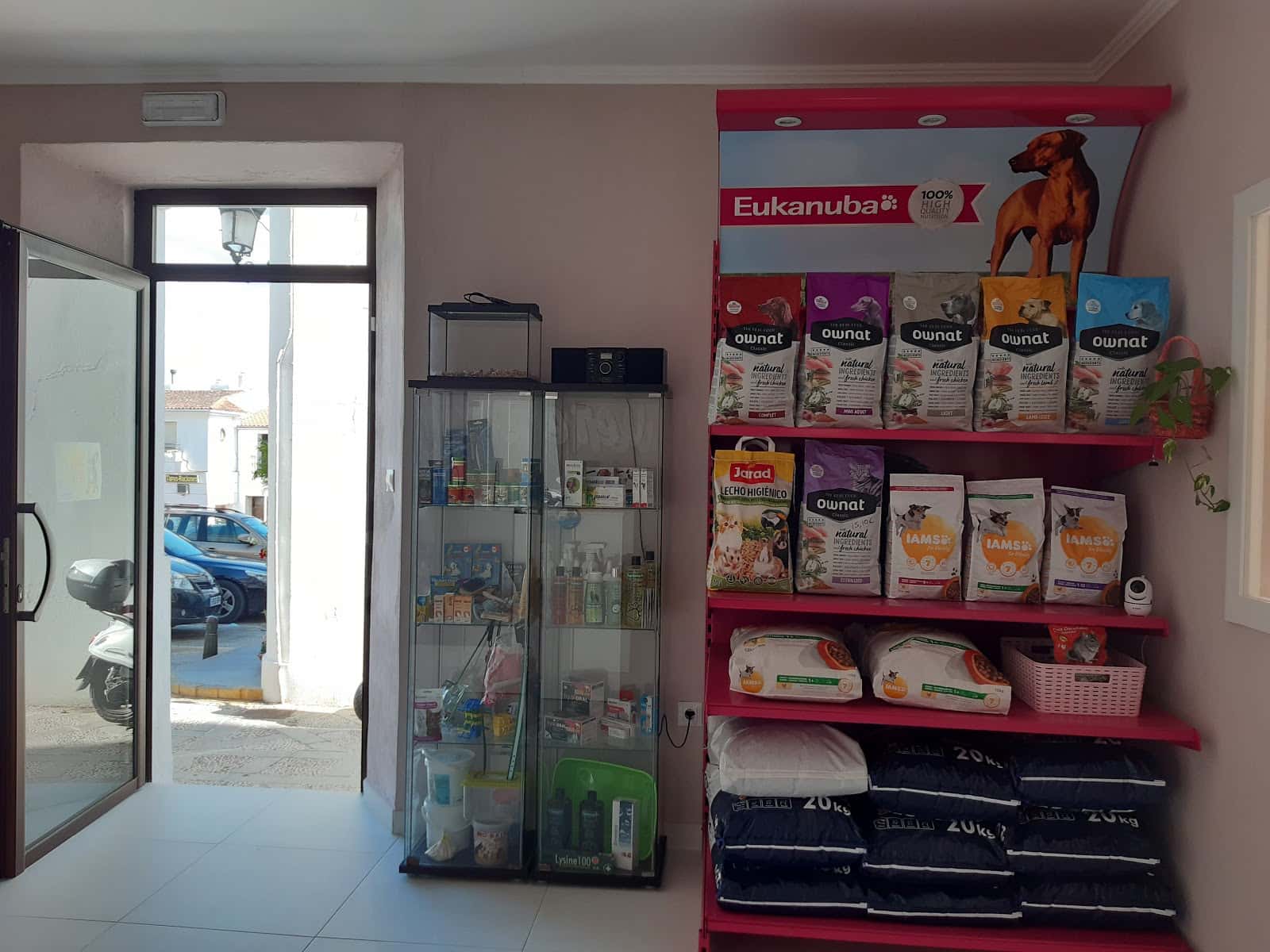 CLINICA VETERINARIA VETERHOUSE - MARIA JESUS GOMEZ BLANCO