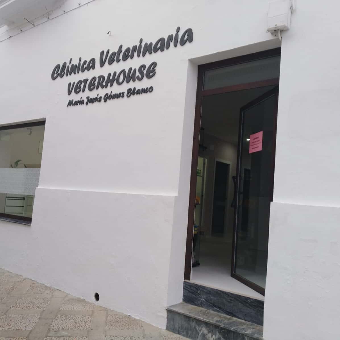 CLINICA VETERINARIA VETERHOUSE - MARIA JESUS GOMEZ BLANCO