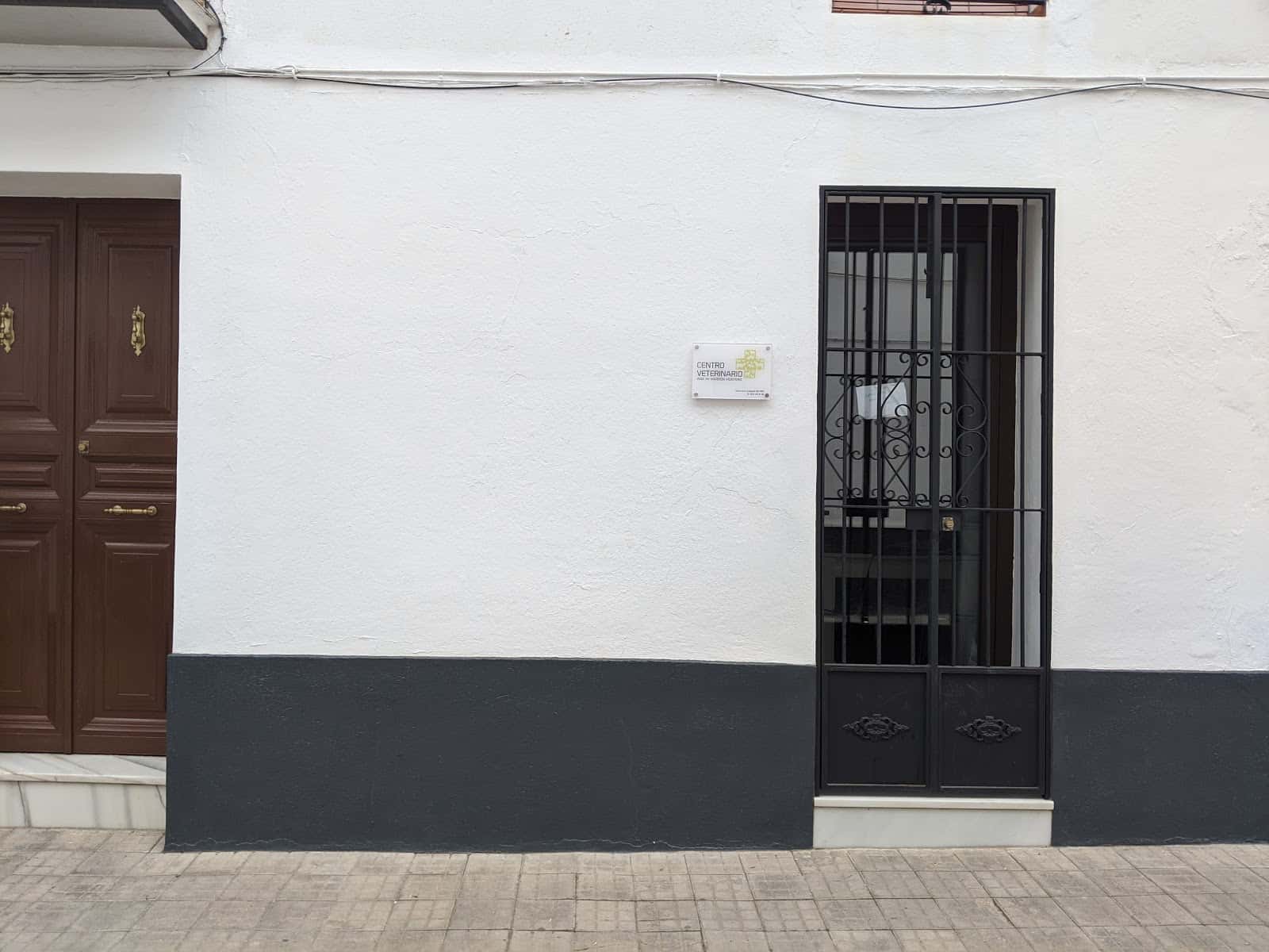 ana maria marron montero veterinario centro en fuentes de leon en badajoz principalImage ADOPTA Sitios Pet Friendly