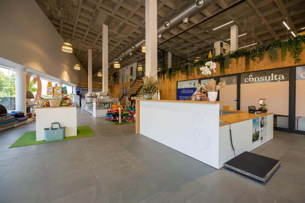 somvets veterinario centro en tona en barcelona principalImage ADOPTA Sitios Pet Friendly