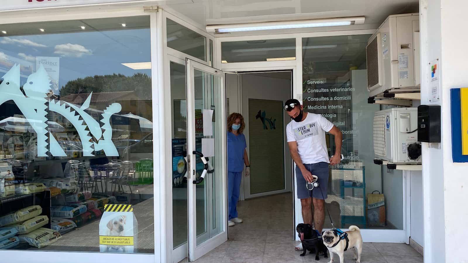 clinica veterinaria can pile veterinario clinica en santa eulalia de roncana en barcelona principalImage ADOPTA Sitios Pet Friendly