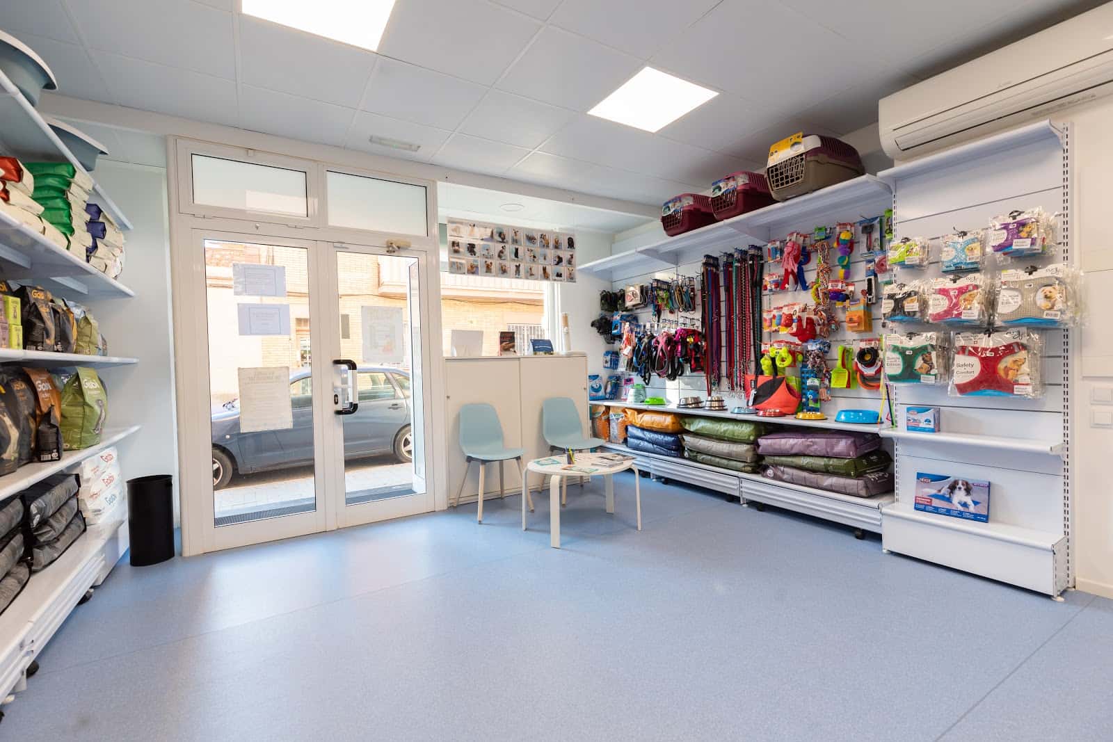 centre veterinari palleja veterinario centro en palleja en barcelona principalImage ADOPTA Sitios Pet Friendly