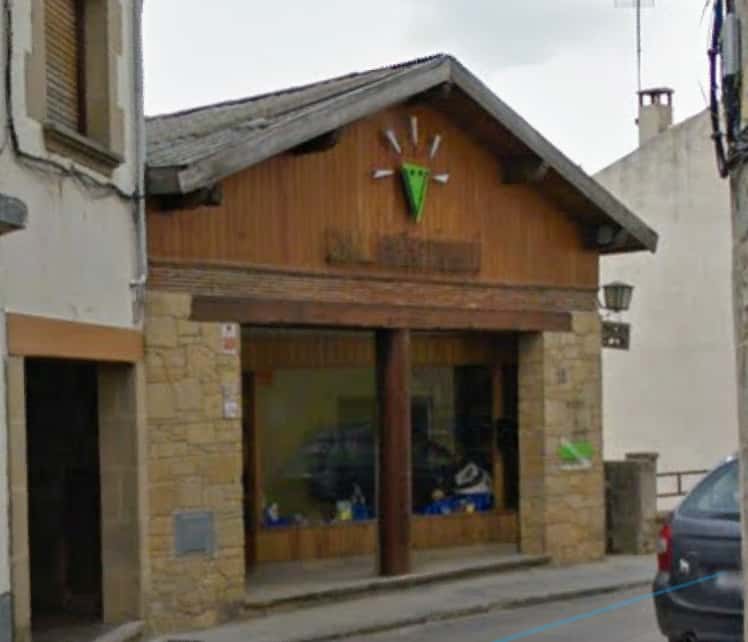 j m 2 veterinaris veterinario centro en castelltercol en barcelona principalImage ADOPTA Sitios Pet Friendly