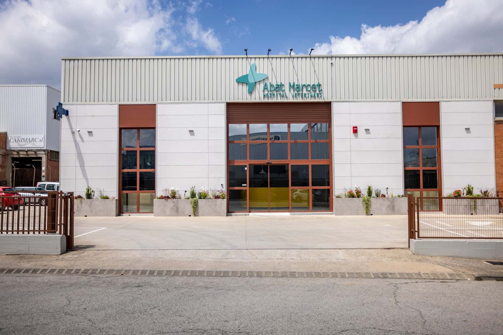 hospital veterinari abat marcet veterinario hospital en terrassa en barcelona principalImage ADOPTA Sitios Pet Friendly