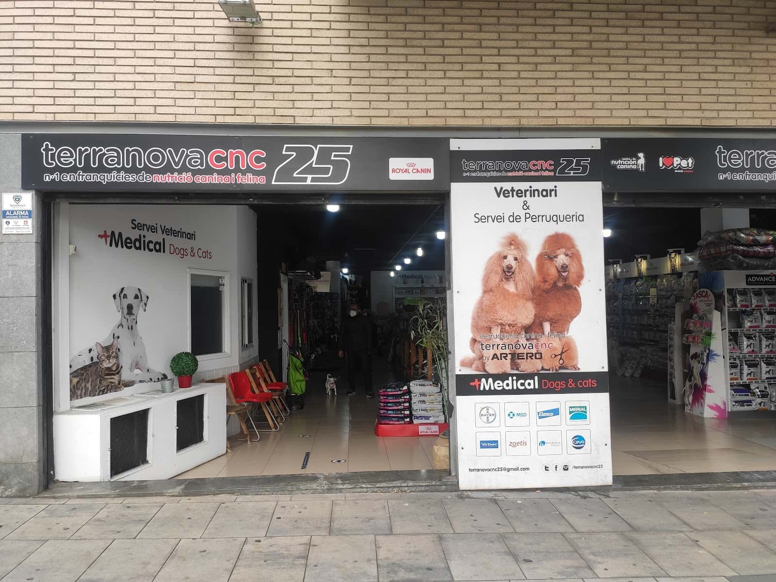 terranovacnc 25 veterinario centro barrio sant andreu en barcelona en barcelona principalImage ADOPTA Sitios Pet Friendly