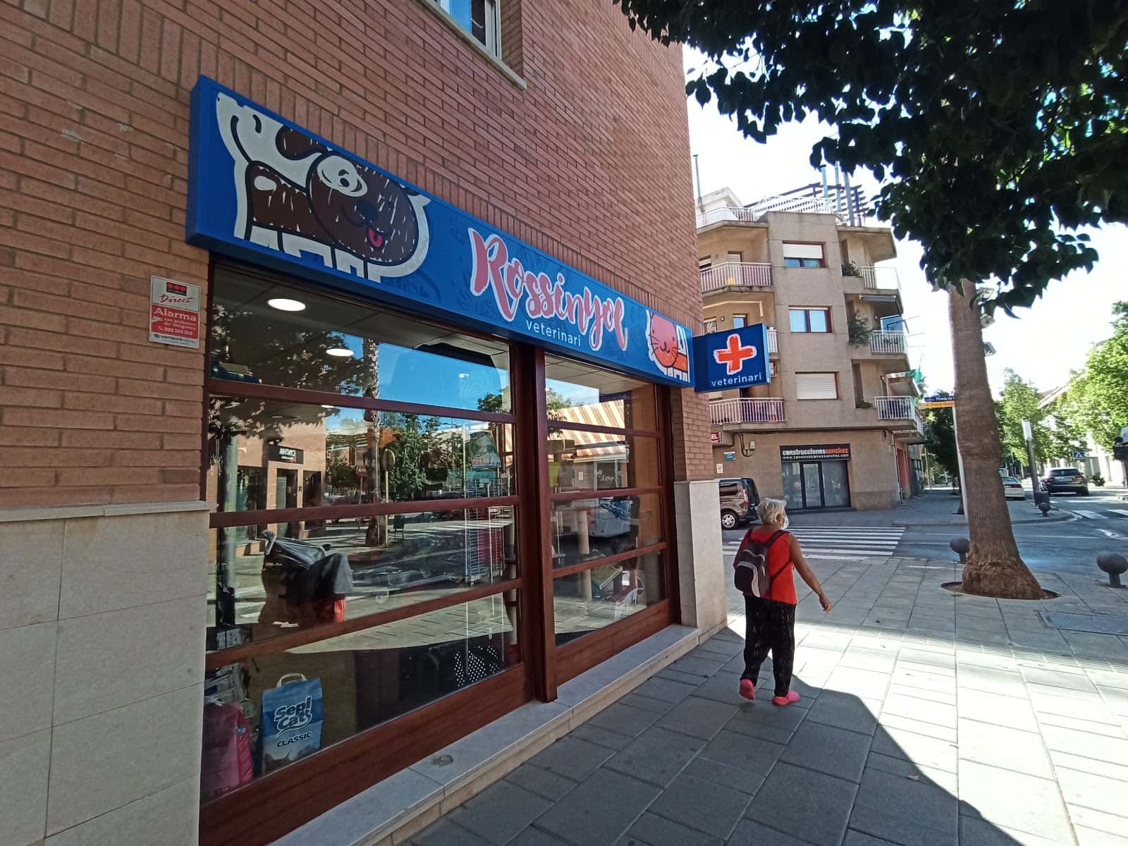 centre veterinari rossinyol veterinario centro en pineda de mar en barcelona principalImage ADOPTA Sitios Pet Friendly