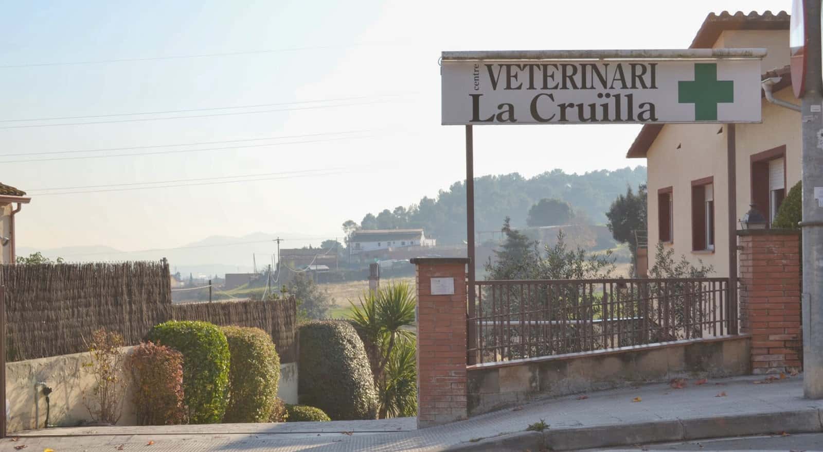 centre veterinari la cruilla veterinario centro en llica d amunt en barcelona principalImage ADOPTA Sitios Pet Friendly