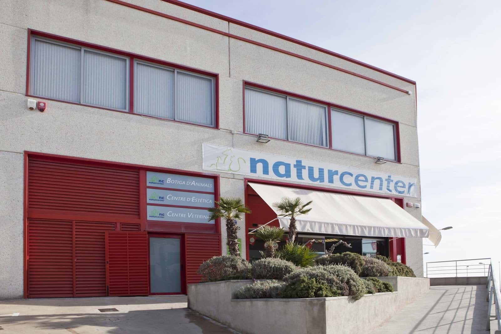 natur center veterinario centro en cabrera de mar en barcelona principalImage ADOPTA Sitios Pet Friendly
