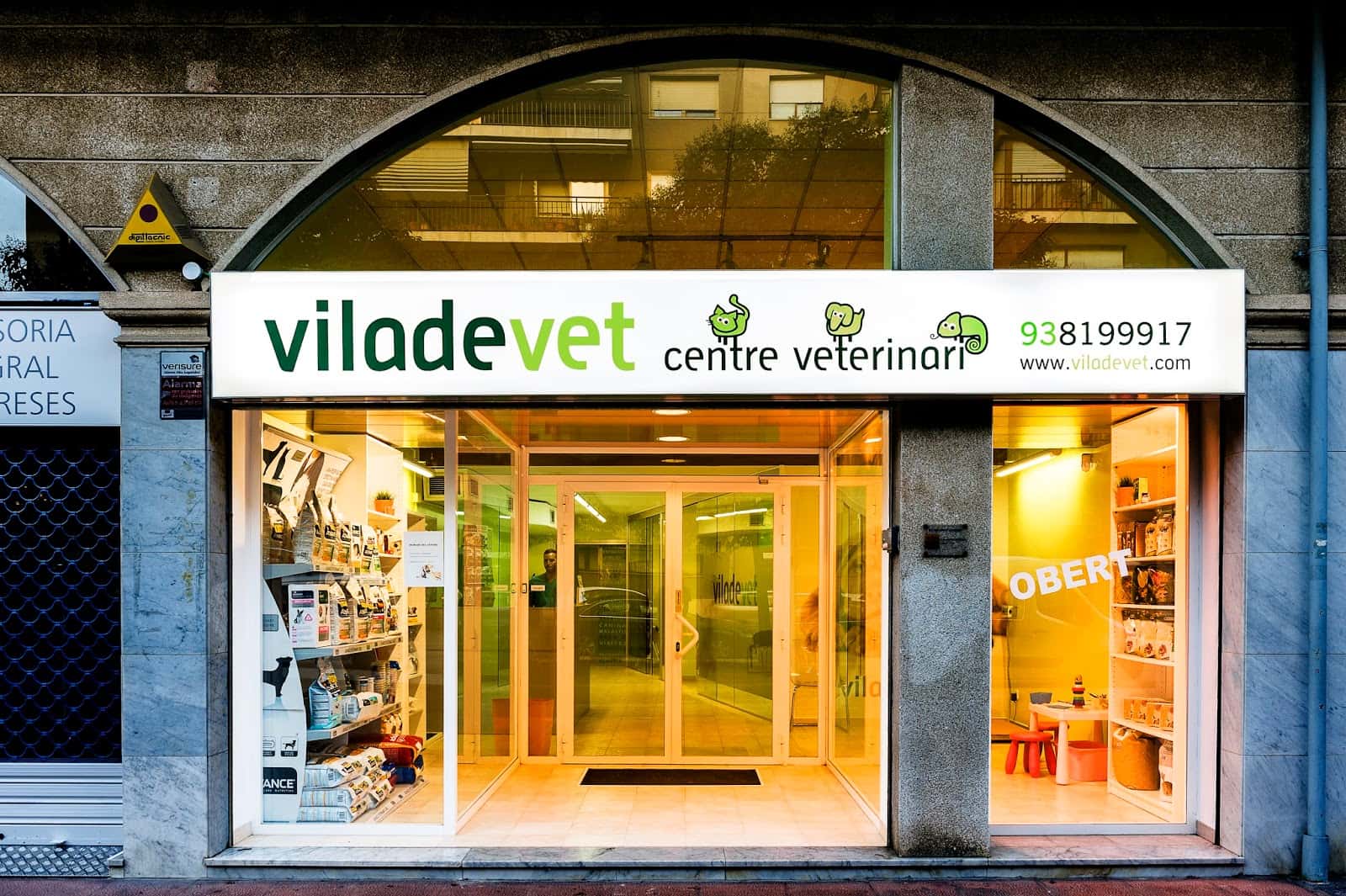 clinica veterinaria viladevet veterinario clinica en vilafranca del penedes en barcelona principalImage ADOPTA Sitios Pet Friendly