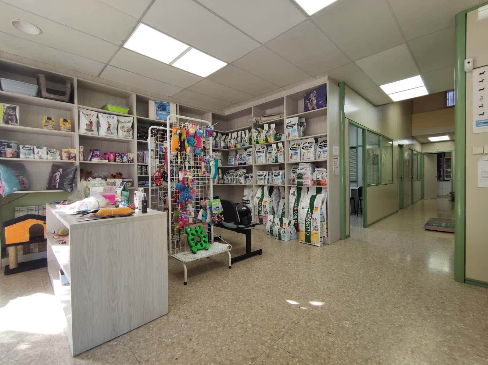 veto s 97 s l  veterinario centro en cerdanyola del valles en barcelona principalImage ADOPTA Sitios Pet Friendly