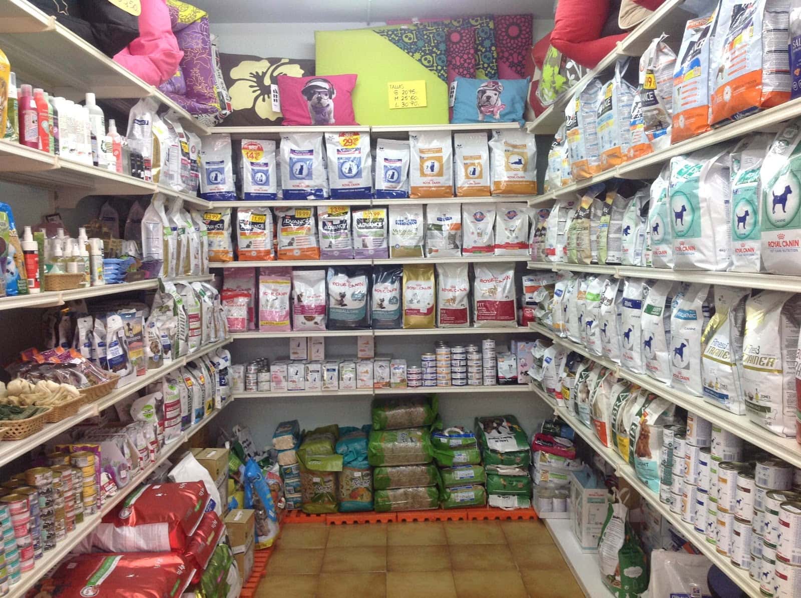 dispensari veterinari del valles veterinario centro en cerdanyola del valles en barcelona principalImage ADOPTA Sitios Pet Friendly