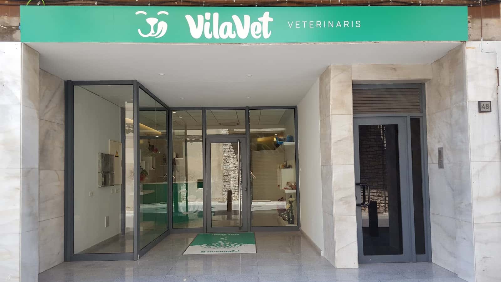 vilavet veterinaris veterinario centro en vilanova del cami en barcelona principalImage ADOPTA Sitios Pet Friendly