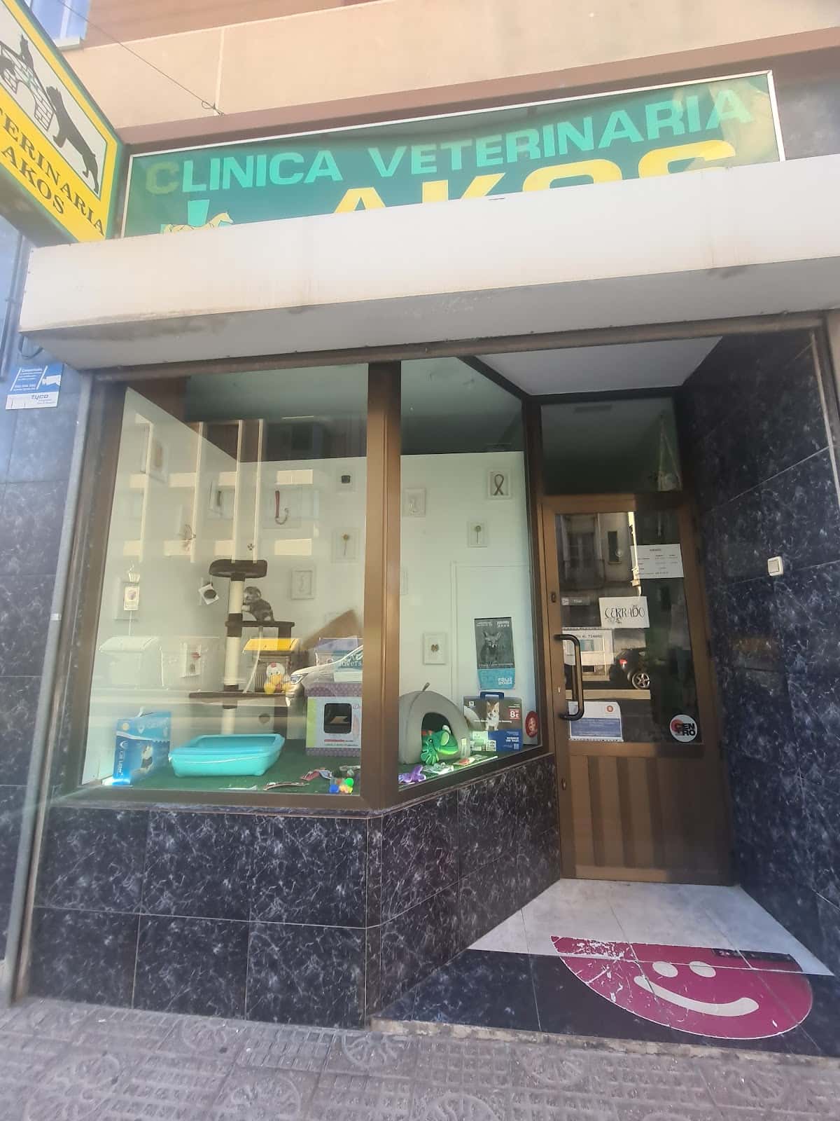 clinica veterinaria akos veterinario clinica barrio burgos en burgos en burgos principalImage ADOPTA Sitios Pet Friendly