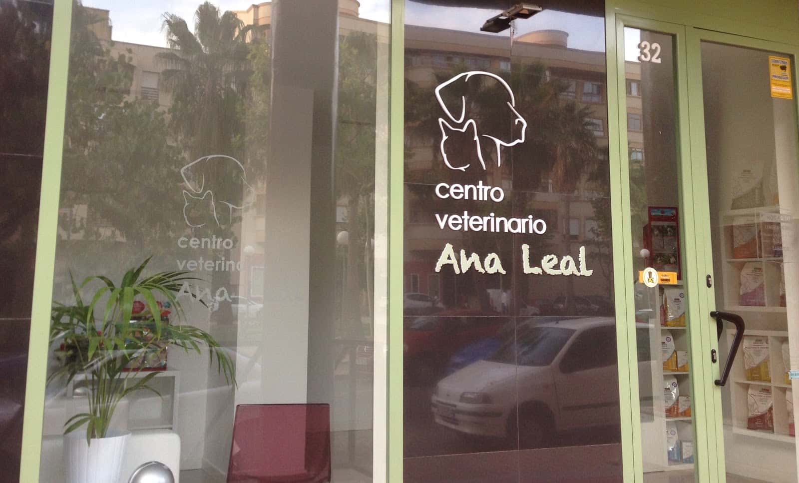 centro veterinario leal marquez veterinario centro barrio oeste en caceres en caceres principalImage ADOPTA Sitios Pet Friendly