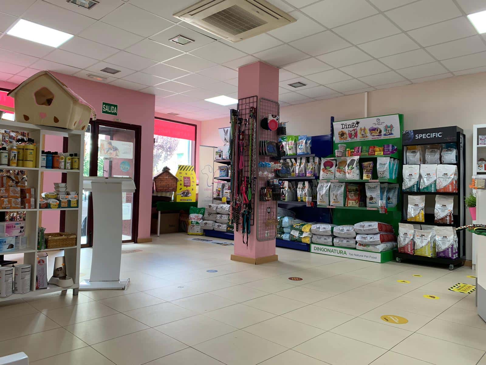 CLÍNICA VETERINARIA JARAÍZ DE LA VERA FÁTIMA PAREDES