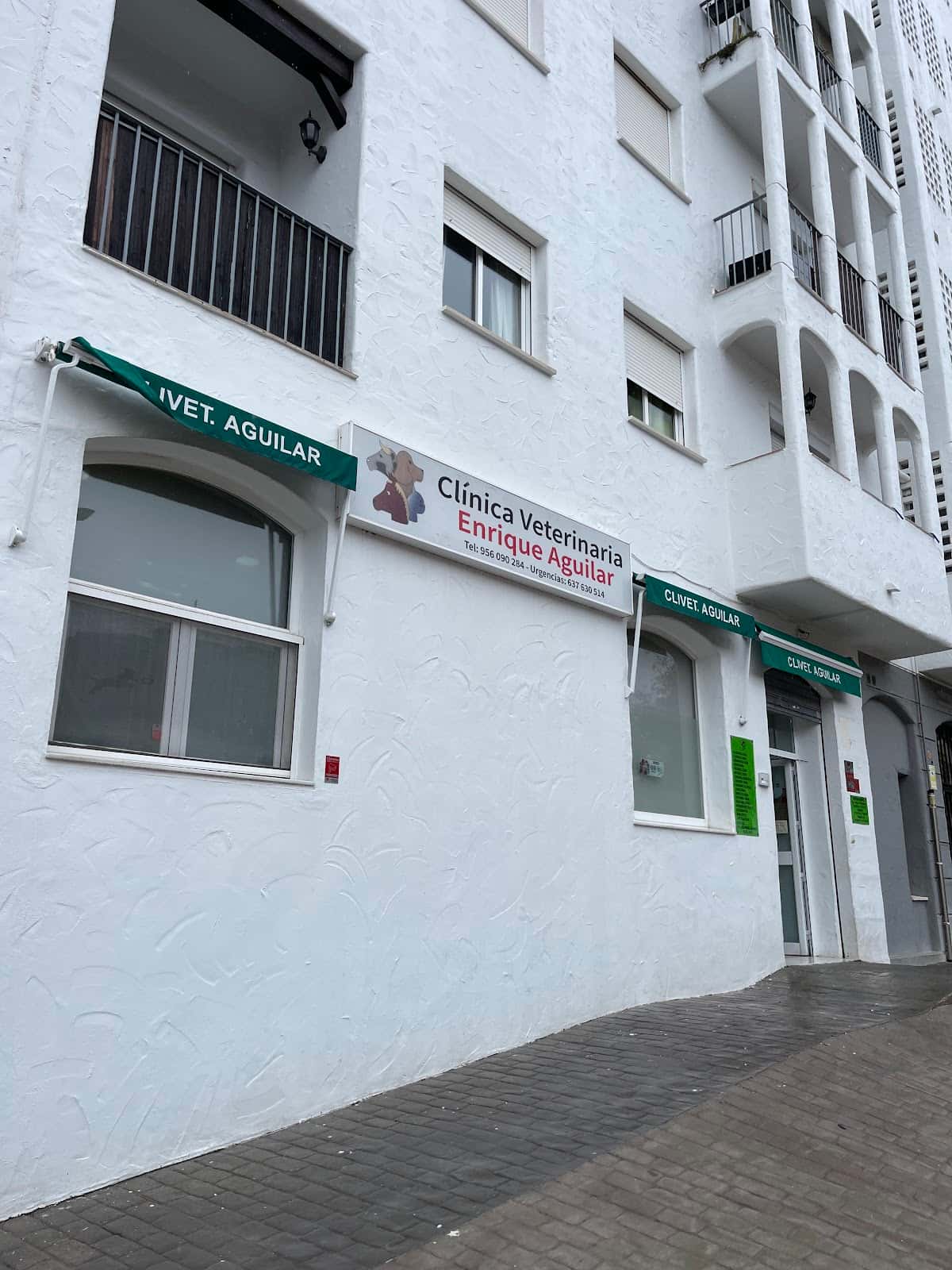CLINICA VETERINARIA ENRIQUE AGUILAR