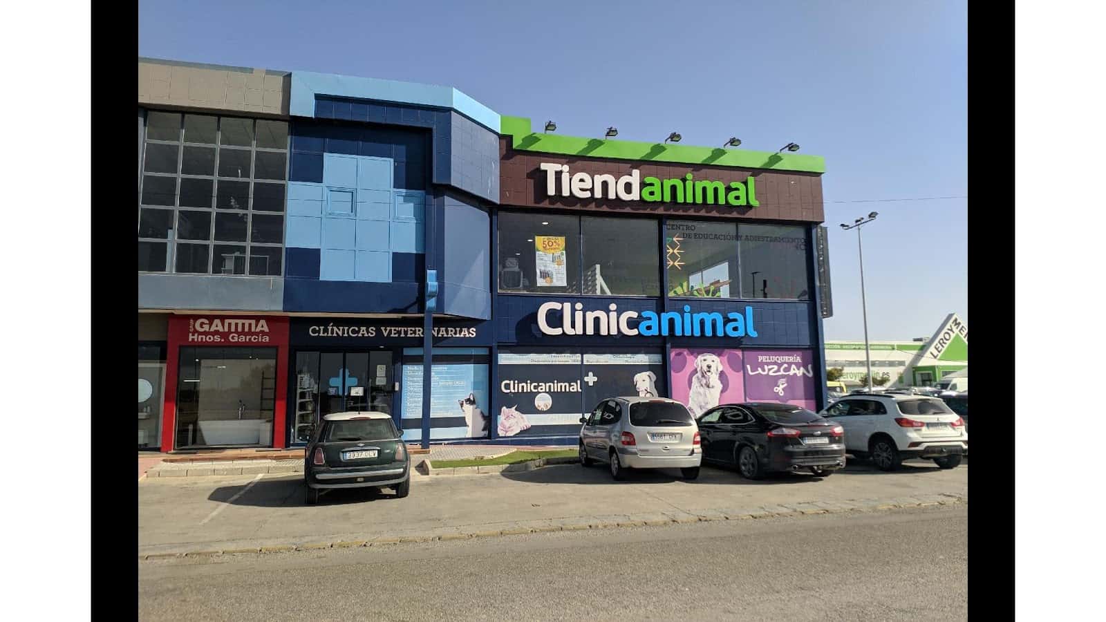 clinicanimal veterinario clinica en poligono tres caminos en cadiz principalImage ADOPTA Sitios Pet Friendly