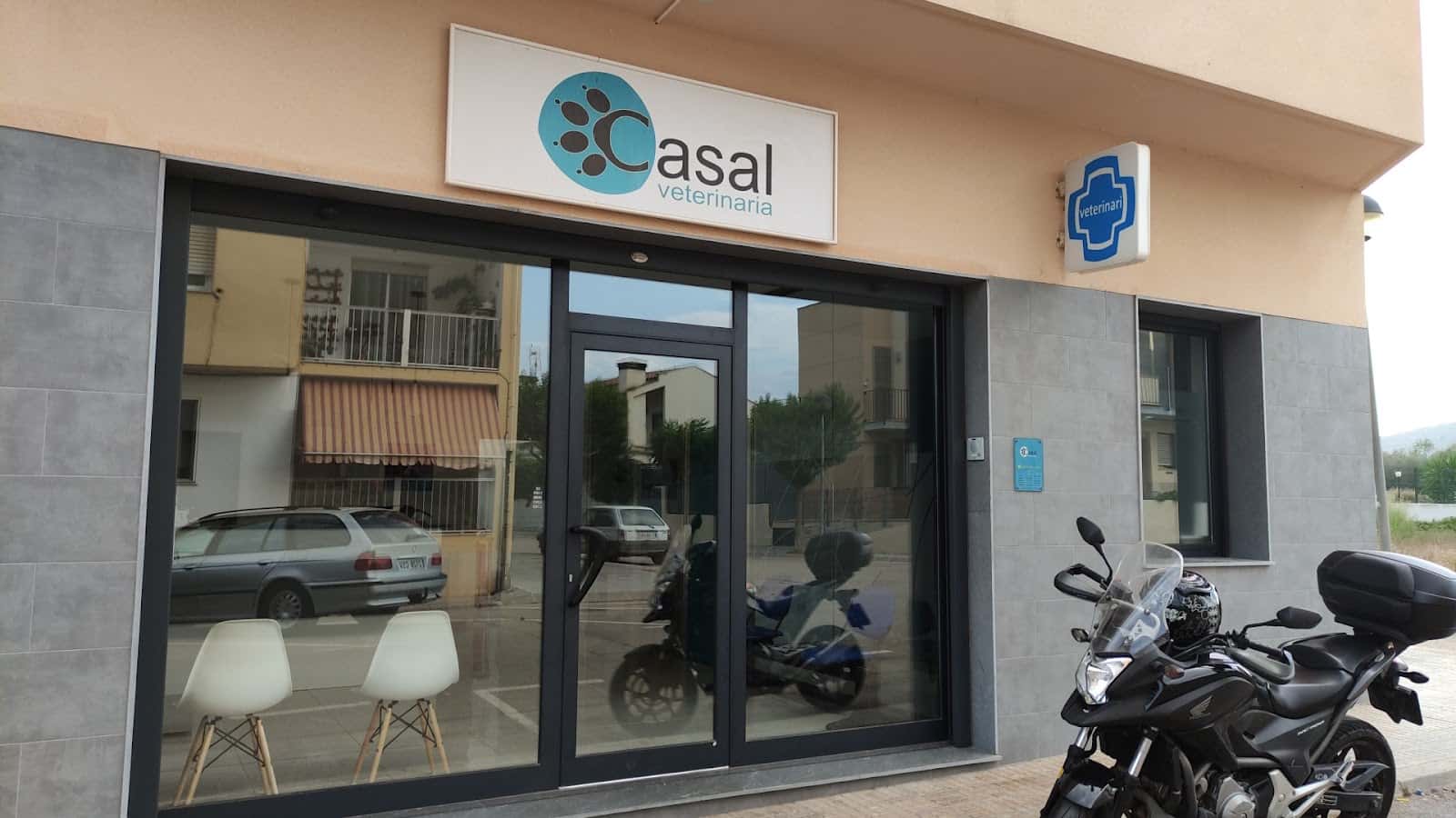 casal veterinaria veterinario centro en alcanar en tarragona principalImage ADOPTA Sitios Pet Friendly