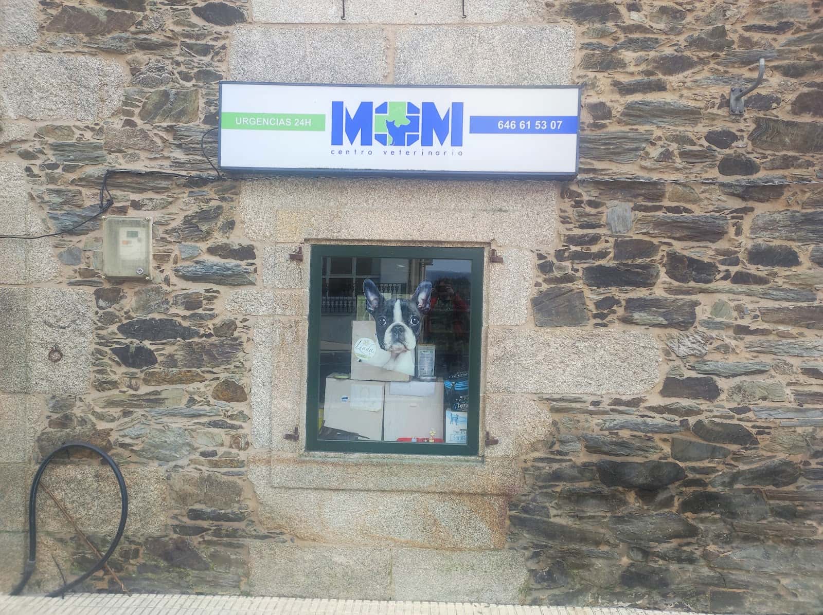 centro veterinario mom veterinario centro en oza de los rios en la coruna principalImage ADOPTA Sitios Pet Friendly