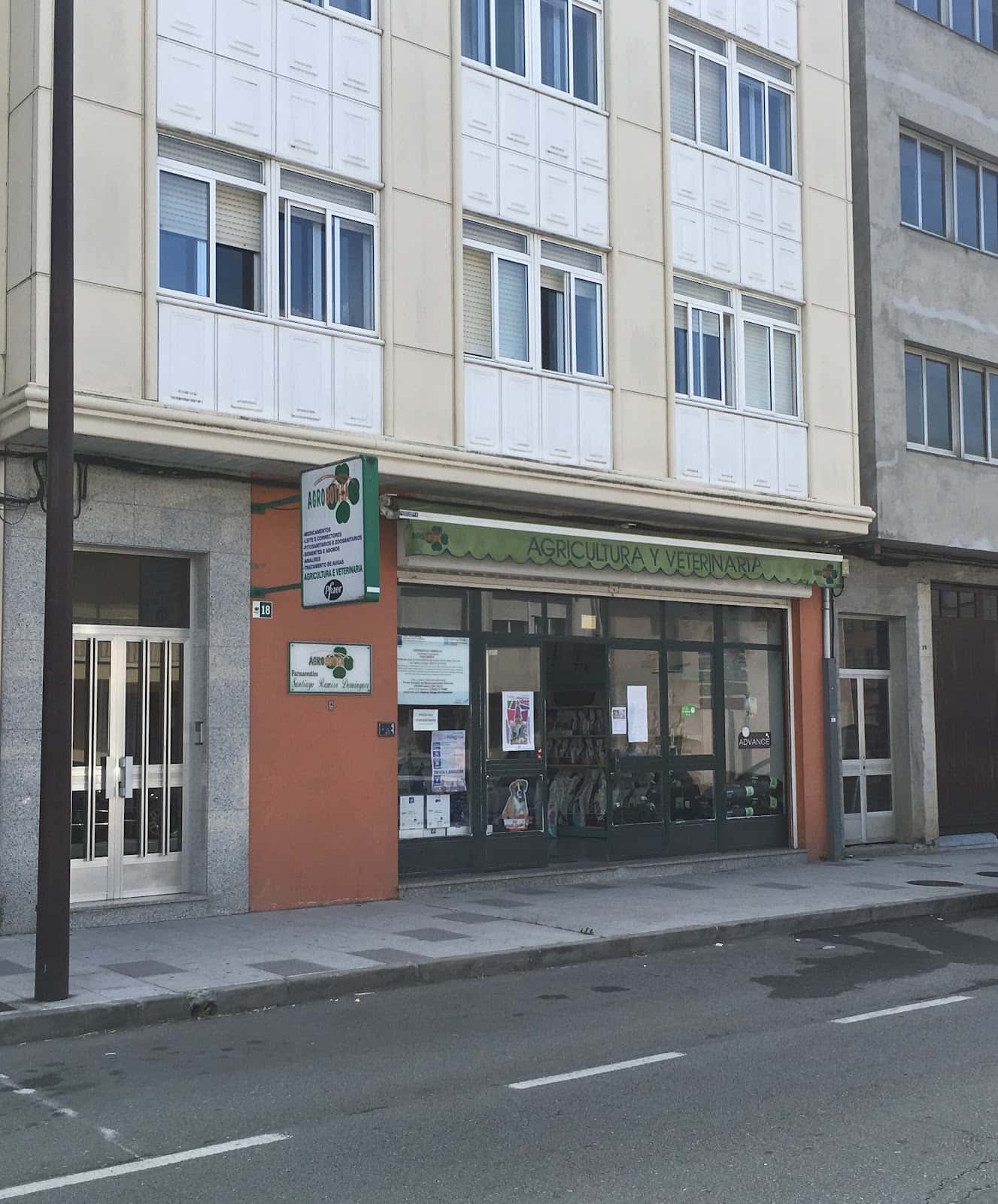 agrobotica carballo slu   agricultura y veterinaria   agricultura e veterinaria veterinario centro en carballo en a coruna principalImage ADOPTA Sitios Pet Friendly