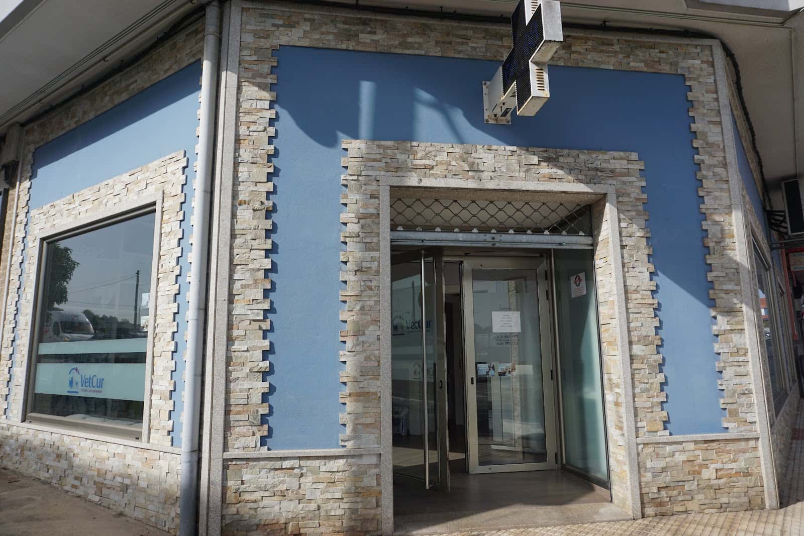 vetcur  clinica veterinaria veterinario clinica en curtis en a coruna principalImage ADOPTA Sitios Pet Friendly