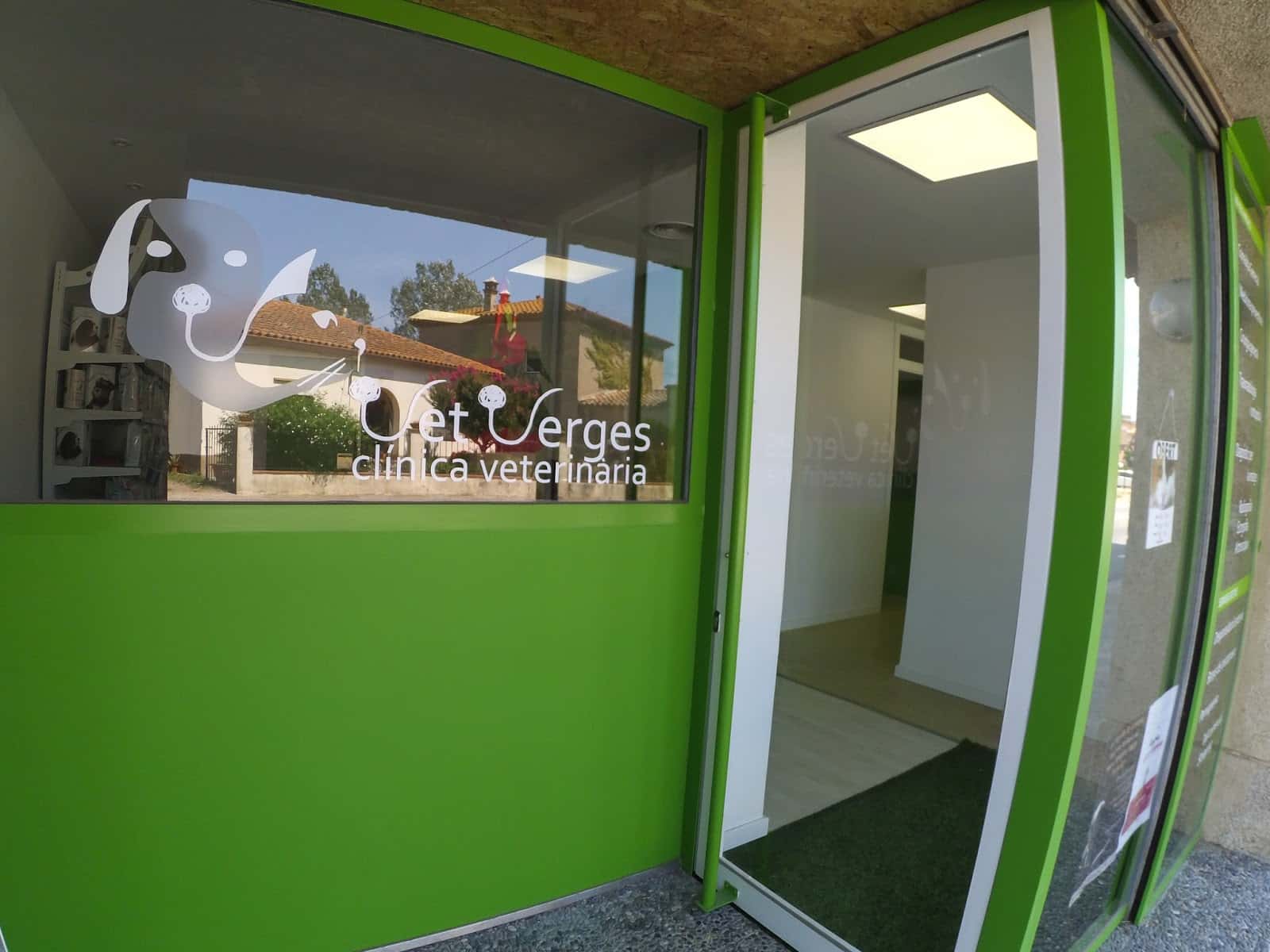 vet verges veterinario centro en verges en girona principalImage ADOPTA Sitios Pet Friendly