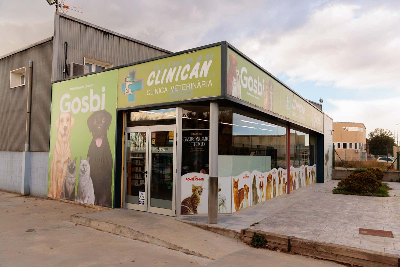 clinican centre veterinari veterinario clinica en cassa de la selva en girona principalImage ADOPTA Sitios Pet Friendly