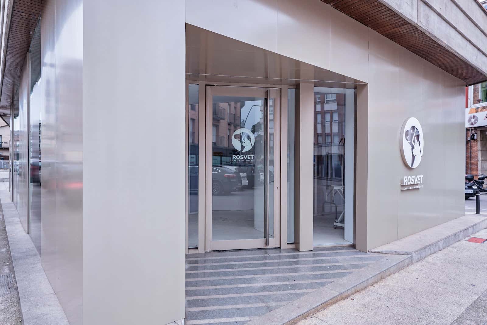 centre veterinari rosvet olot veterinario centro en olot en girona principalImage ADOPTA Sitios Pet Friendly