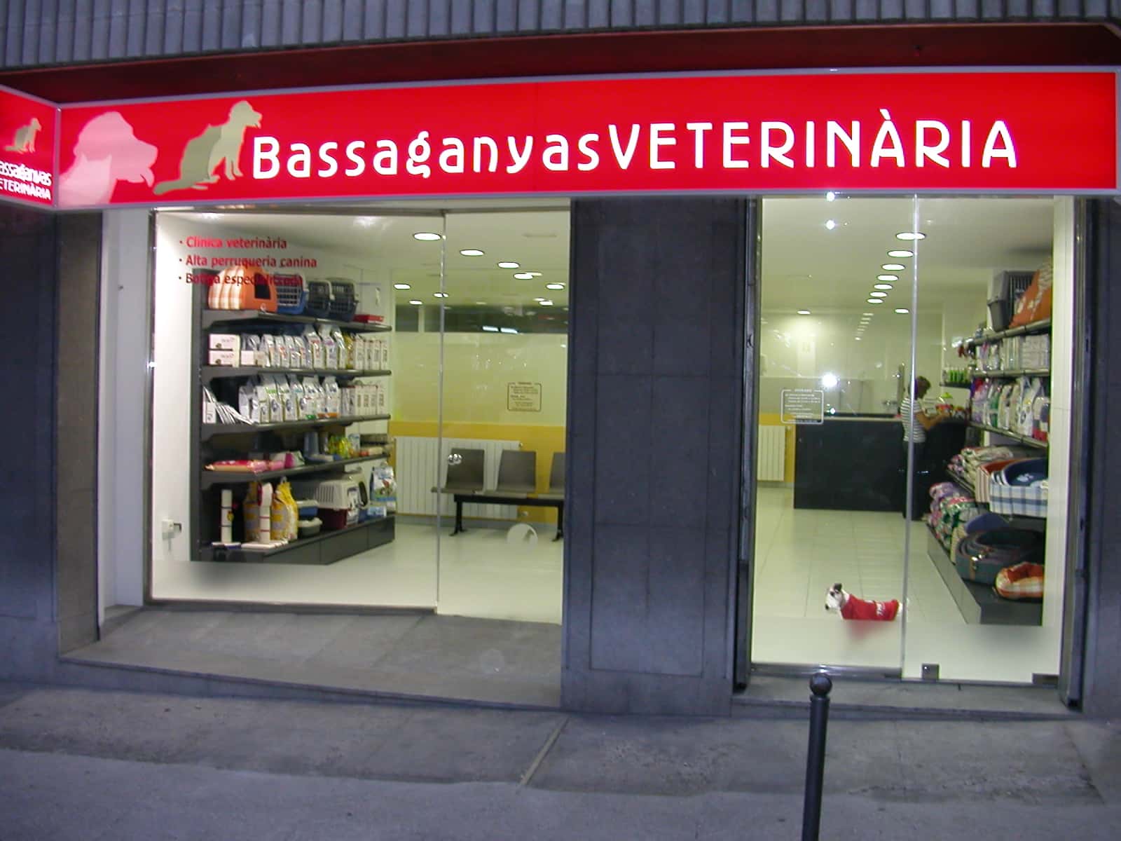 bassaganyas veterinaria veterinario centro en olot en girona principalImage ADOPTA Sitios Pet Friendly
