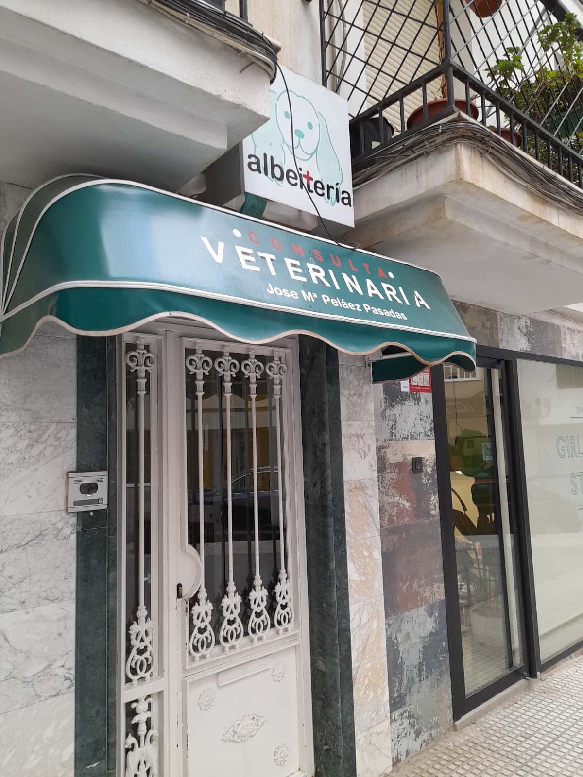 Consulta Veterinaria José María Peláez ALBEITERÍA