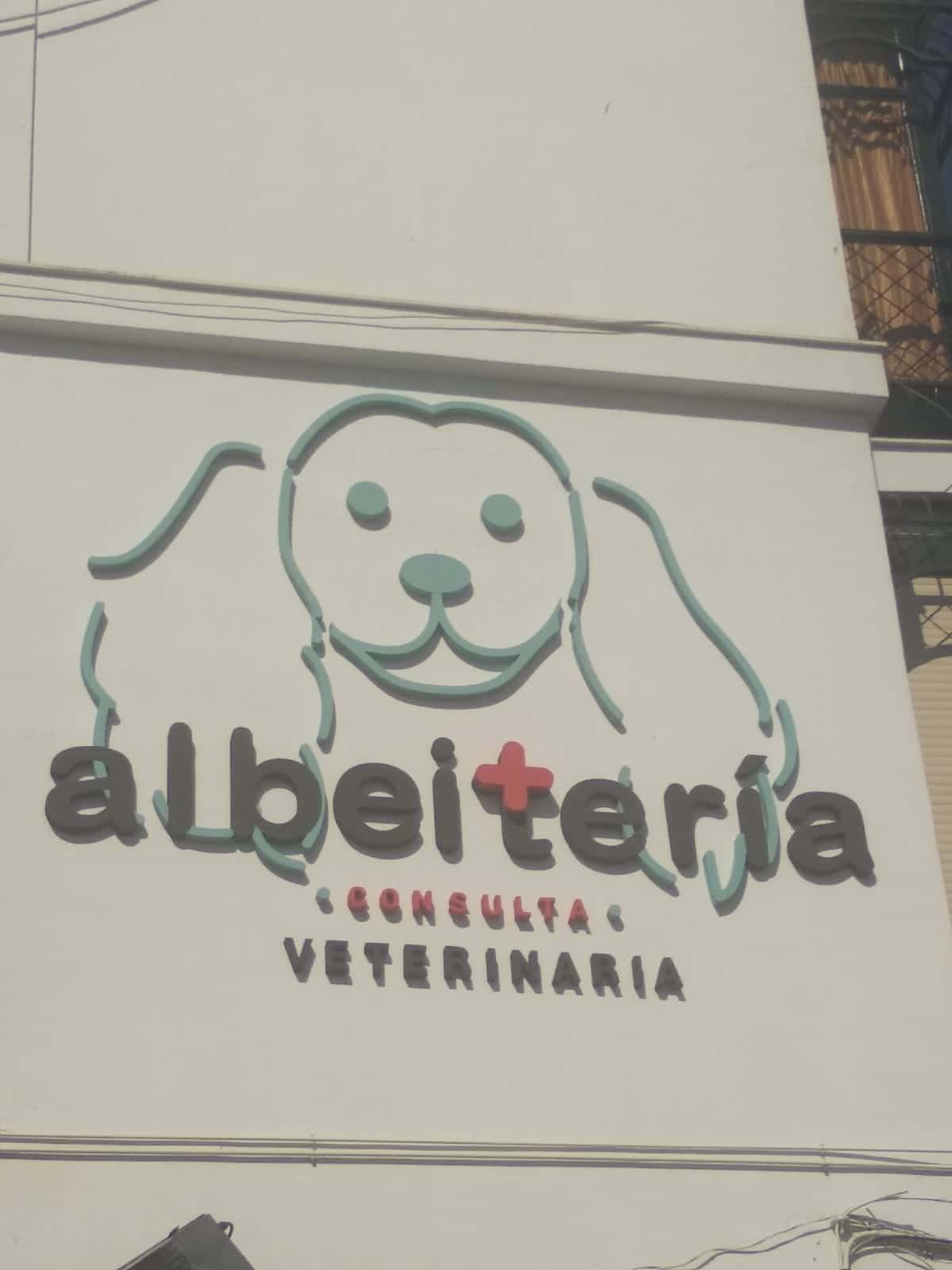 Consulta Veterinaria José María Peláez ALBEITERÍA