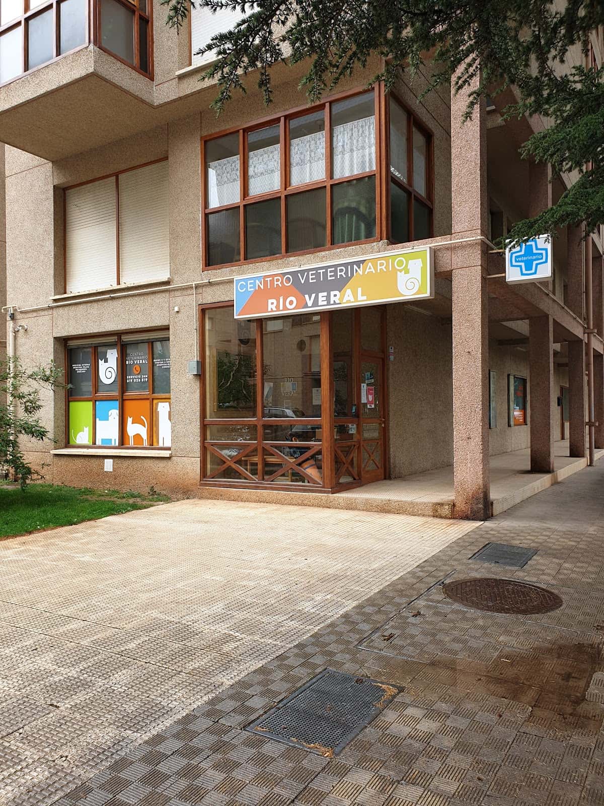 Centro Veterinario Río Veral S.L.