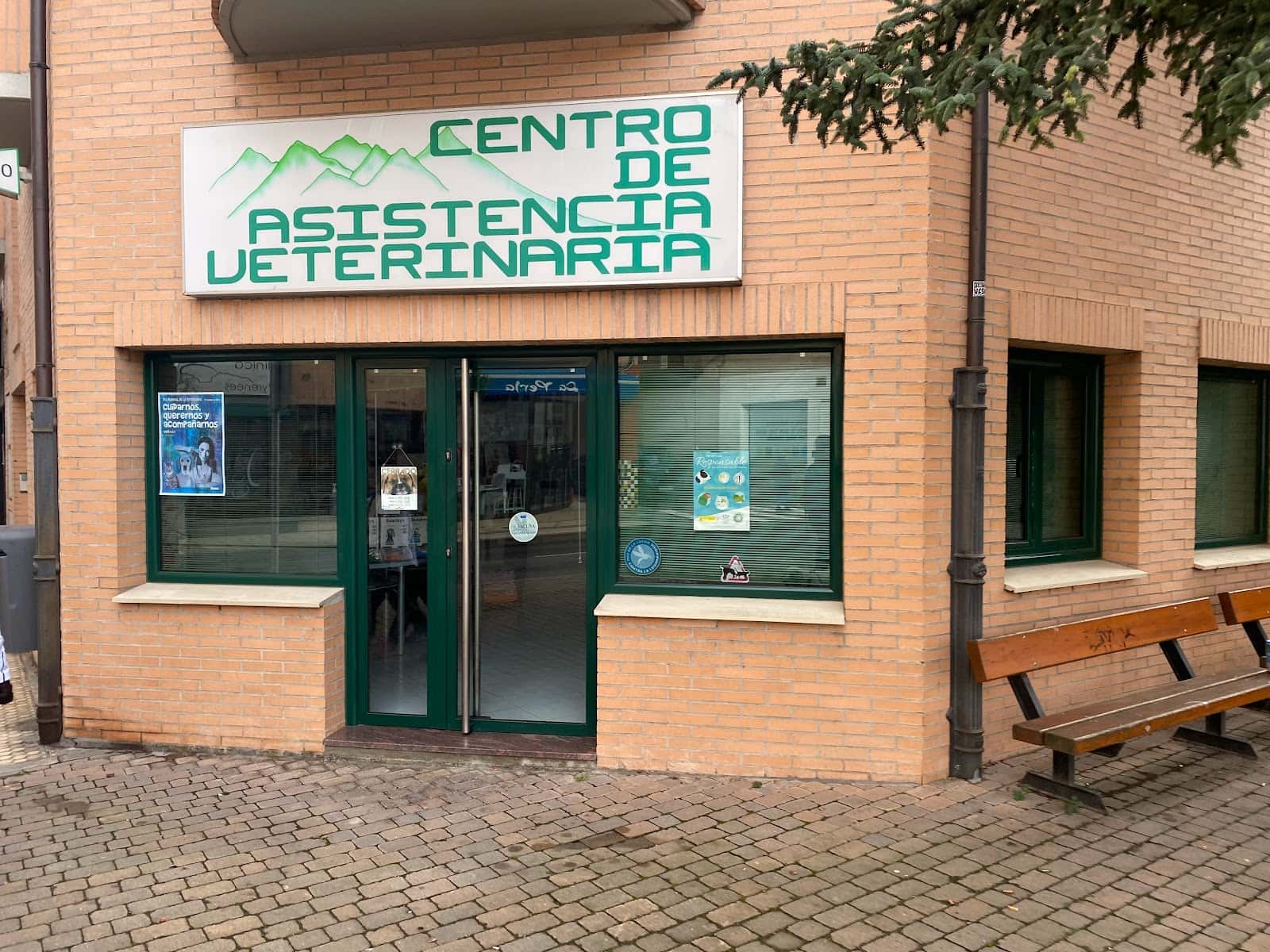 centro de asistencia veterinaria veterinario centro en sabinanigo en huesca principalImage ADOPTA Sitios Pet Friendly