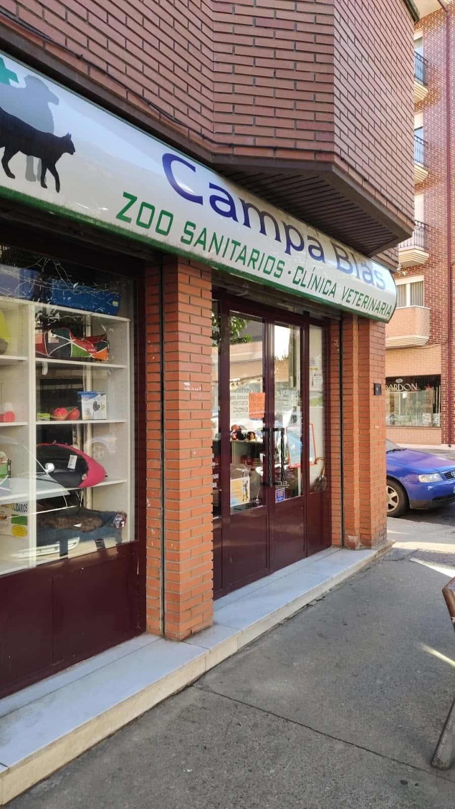 campa blas veterinario centro en la baneza en leon principalImage ADOPTA Sitios Pet Friendly