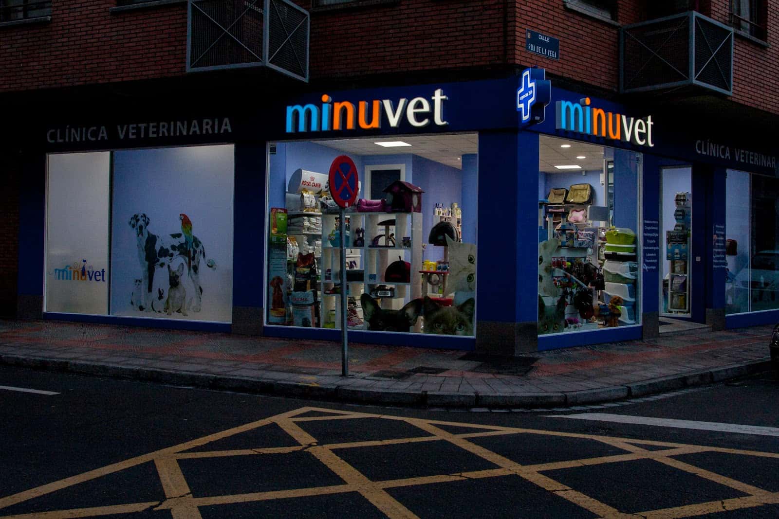 clinica veterinaria minuvet veterinario clinica barrio leon en leon en leon principalImage ADOPTA Sitios Pet Friendly