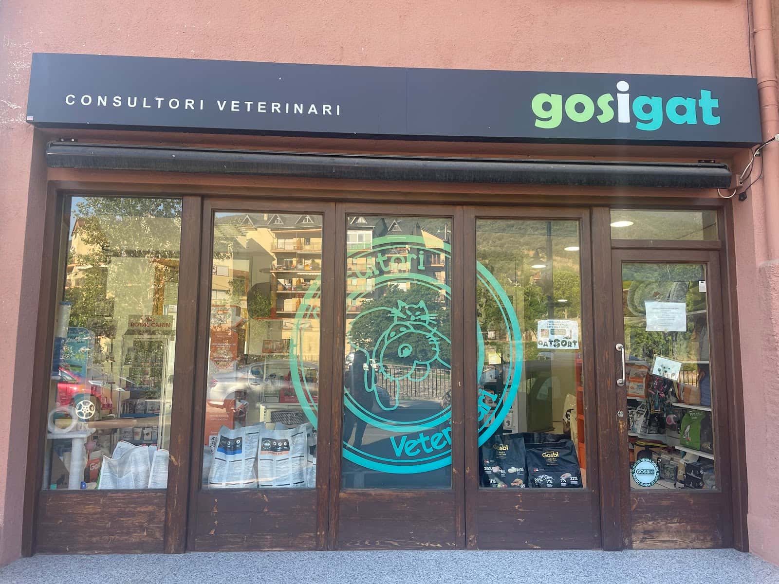 consultori veterinari gosigat veterinario centro en sort en lleida principalImage ADOPTA Sitios Pet Friendly