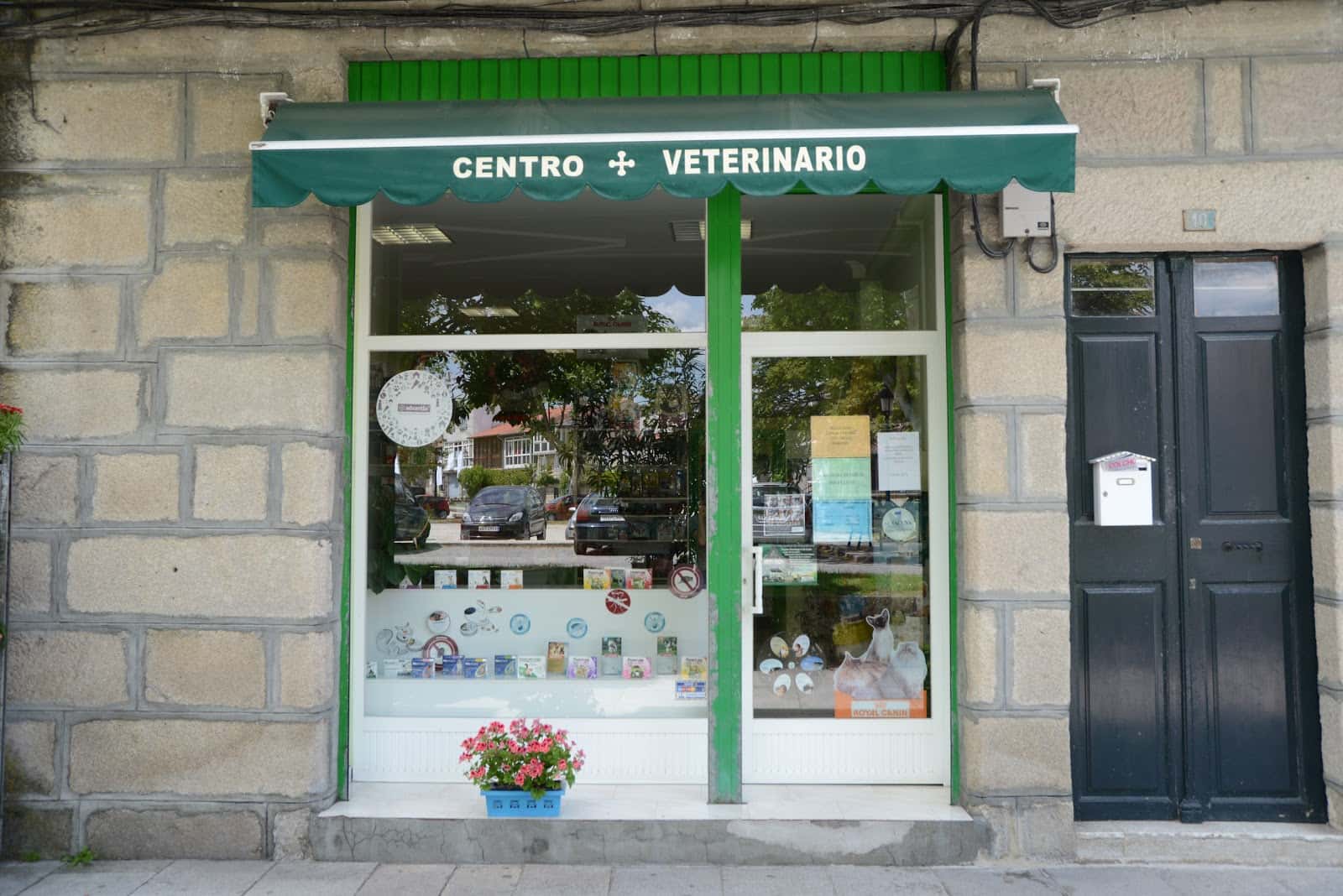 centro veterinario don guau veterinario centro en allariz en ourense principalImage ADOPTA Sitios Pet Friendly