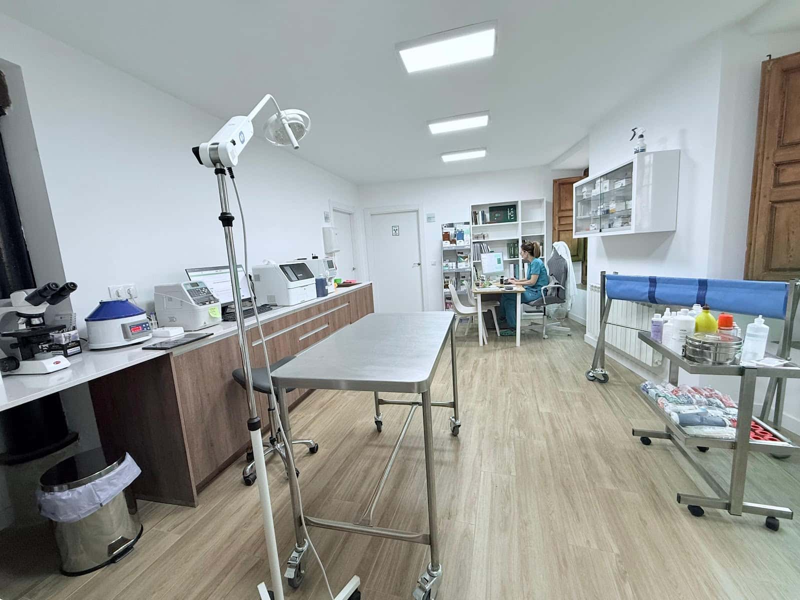 c v  cigales  quiron veterinarios  veterinario centro en cigales en valladolid principalImage ADOPTA Sitios Pet Friendly