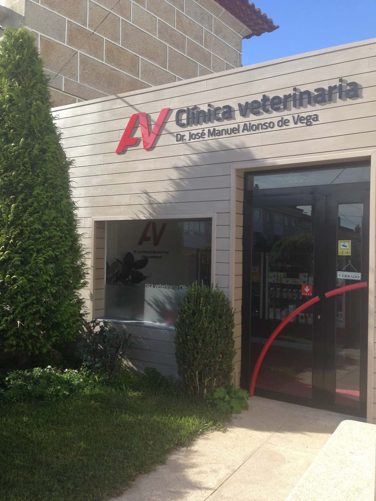 clinica veterinaria av veterinario clinica en nigran en pontevedra principalImage ADOPTA Sitios Pet Friendly