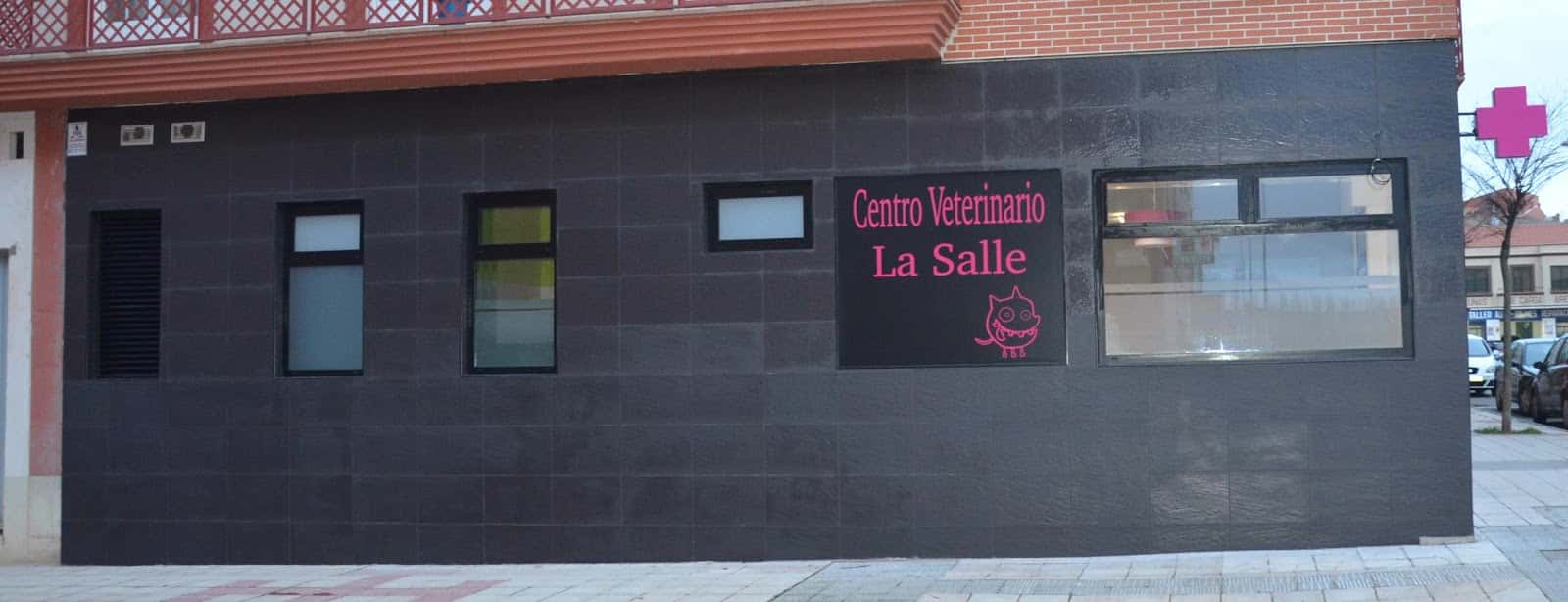 centro veterinario la salle salamanca veterinario centro barrio salamanca en salamanca en salamanca principalImage ADOPTA Sitios Pet Friendly