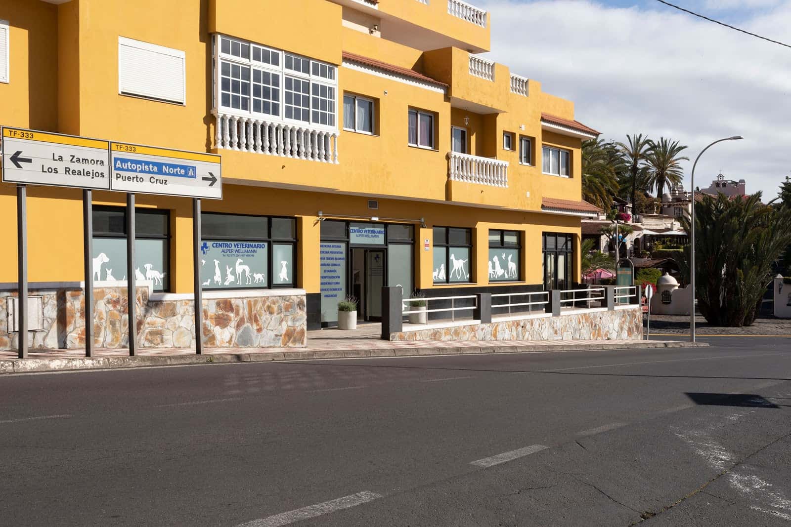 clinica veterinaria alper wellmann veterinario clinica en la montaneta en santa cruz de tenerife principalImage ADOPTA Sitios Pet Friendly